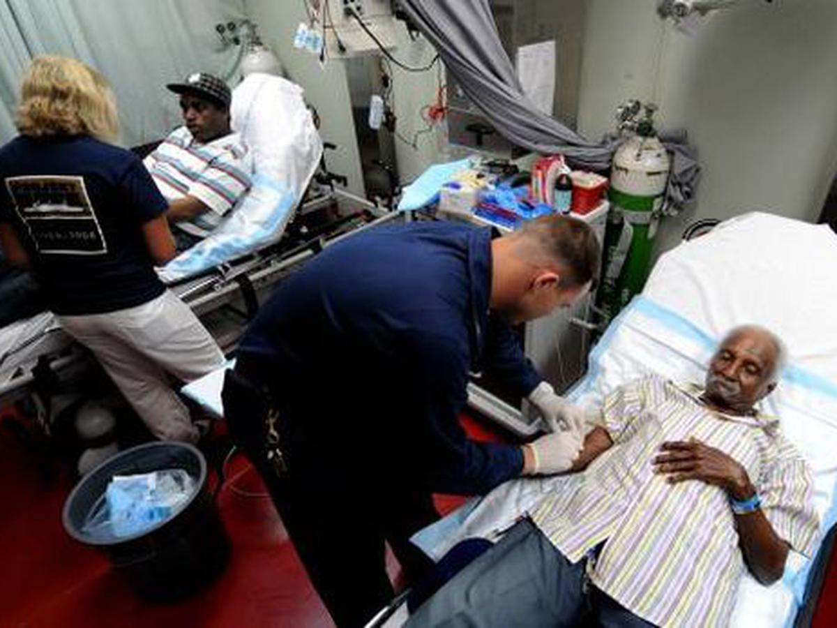 Anciano con una fractura en la mano esperó 8 días sentado en una sala de  emergencias de Costa Rica - SinEmbargo MX