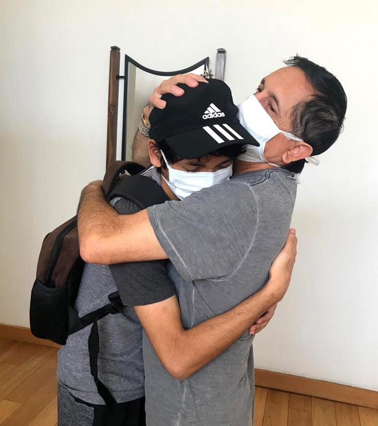 "...y nos estábamos dando un abrazo de verdad, esos que ya no se pueden dar, porque están prohibidos". (Francisco Rodríguez)