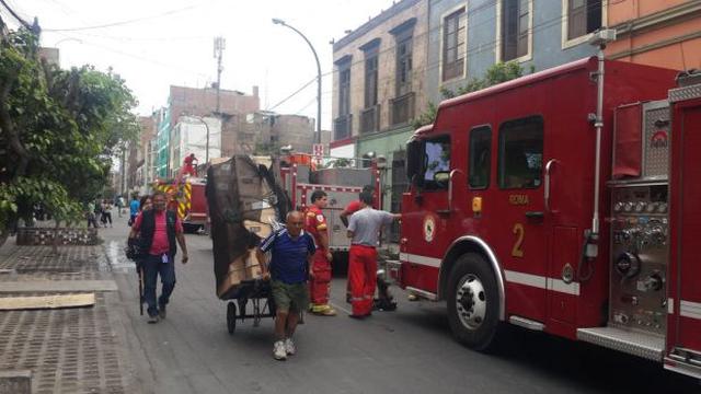 Cercado de Lima: incendio consume casona usada como almacén - 1