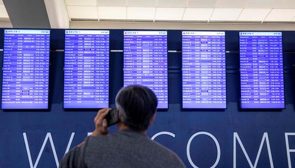 Los retrasos de vuelos dentro, hacia y desde EE.UU. sumaban 6.743 por la mañana, según la página web Flightaware.