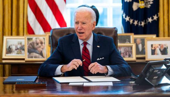 Joe Biden ha firmado numerosas órdenes ejecutivas revirtiendo políticas de Donald Trump. (Getty Images).