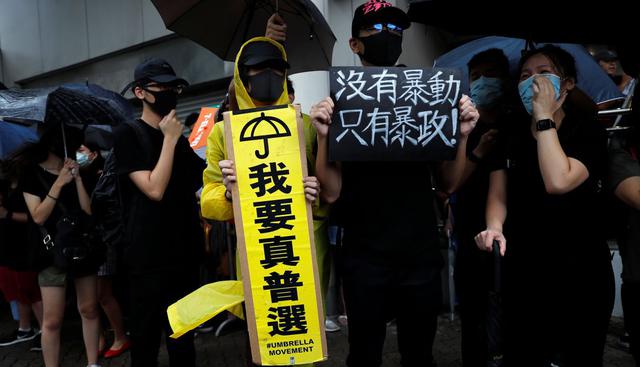 Manifestantes acusados de violencia en Hong Kong comparecen ante la justicia. (Foto: Reuters)