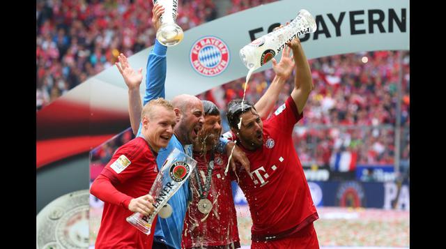 Claudio Pizarro y Bayern Múnich celebran título de Bundesliga - 17