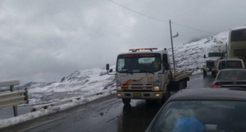 Se restableció el tránsito en la carretera Central para la circulación de camiones y ómnibus interprovinciales que habían quedado varados luego de la nevada. (Foto: Andina)