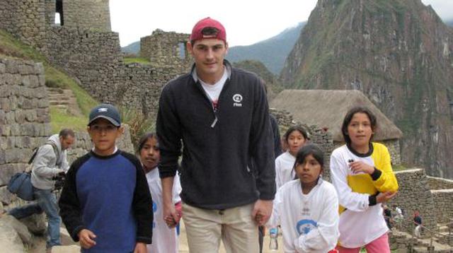 En julio de 2008, cuatro días después de ganar la Eurocopa, Iker Casillas visitó comunidades del Cusco, como parte del Plan Internacional España en Perú. (Foto: El Comercio)
