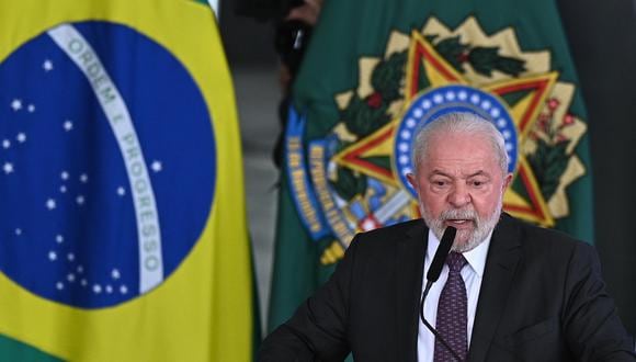 El presidente de Brasil, Luiz Inácio Lula da Silva, habla durante el lanzamiento del nuevo Bolsa Familia, programa brasileño de combate el hambre, hoy, en el Palacio del Planalto en Brasilia (Brasil). (Foto: EFE/ Andre Borges)