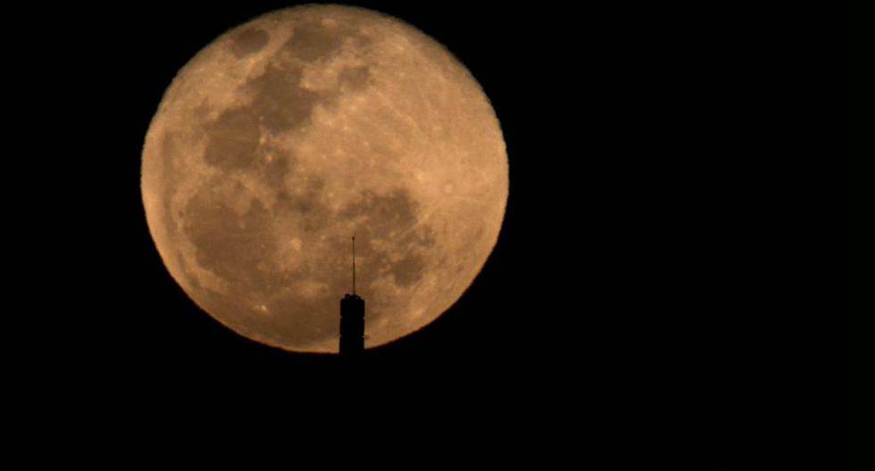 En un video puede apreciar un pequeño destello que aparece en la cara visible de la Luna durante la superluna de sangre. (Foto: EFE)