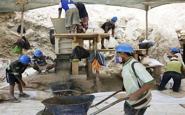 Gobiernos regionales fallan en fiscalizar la minería artesanal - 1