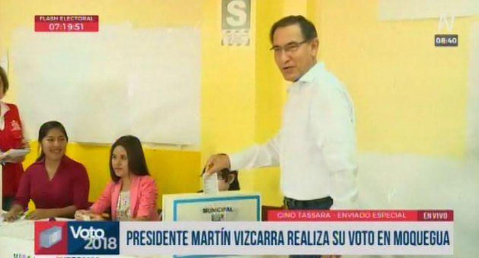 Martín Vizcarra votó en Moquegua a las 8:40 a.m. (FOTO: América TV)