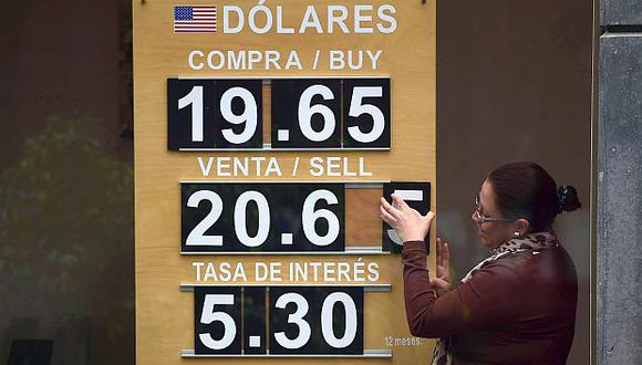 Hoy el tipo de cambio registraba un retroceso de 0,34% en México. (Foto: AFP)
