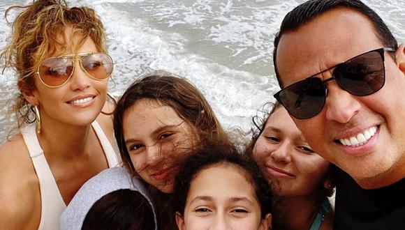 Jennifer Lopez y su familia jugaron béisbol en el Día de la Independencia de Estados Unidos. (Foto: @arod)