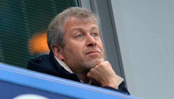 El multimillonario ruso informó que deja la administración del Chelsea a los responsables de la fundación benéfica del club. (Foto: AFP)