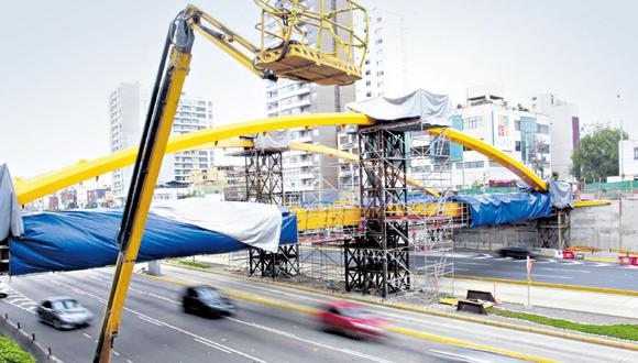 Castañeda explicó que este puente tiene 52 metros de largo y 27 de ancho. (Foto: El Comercio)