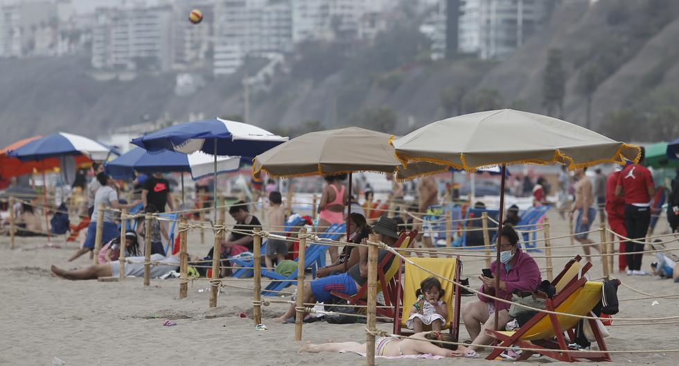 Mantener la burbuja social y el distanciamiento en las playas es una gran medida para evitar el contagio de Covid. (Foto: Jorge Cerdan)