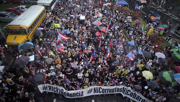 Cientos de miles de ciudadanos tomaron las calles de San Juán durante la jornada del lunes para exigir la renuncia inmediata del gobernador de Puerto Rico, Ricardo Rosselló. (AFP)