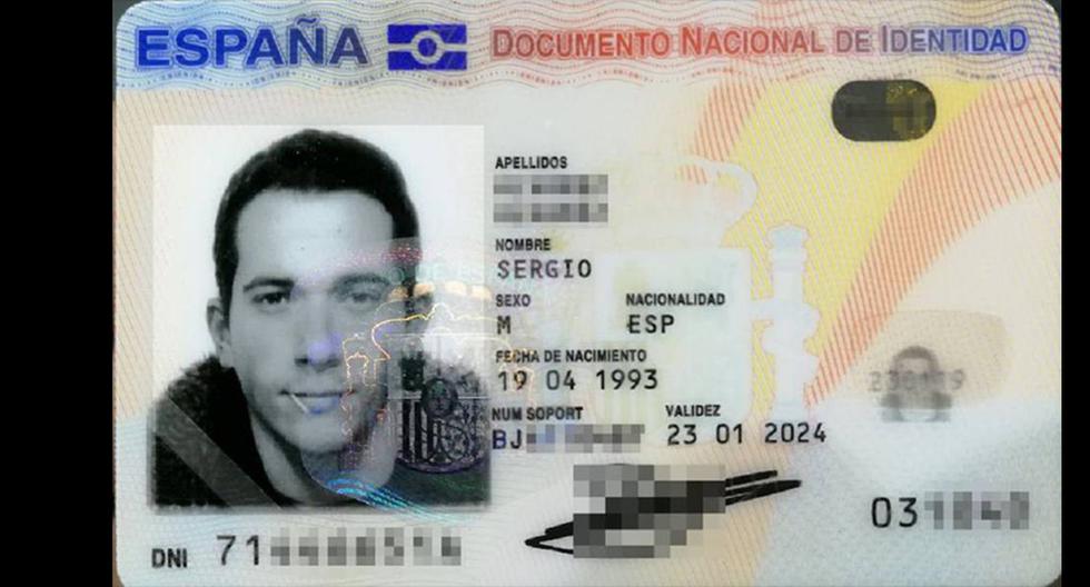 Carné de identidad de Sergio Álvarez, con un mondadientes en la boca. (Facebook)