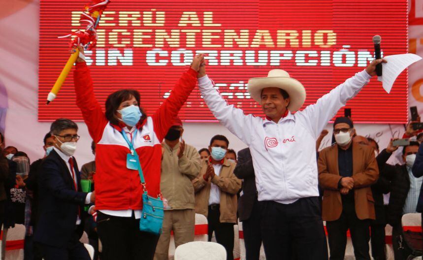 Pedro Castillo y Dina Boluarte conforman la plancha presidencial de Perú Libre. Vladimir Cerrón no siguió en carrera por tener una sentencia por corrupción.  (Foto: AFP / Gian Masko)