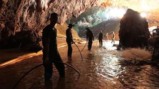 Tailandia: Rescatistas piden evacuar área de cueva donde niños están atrapados