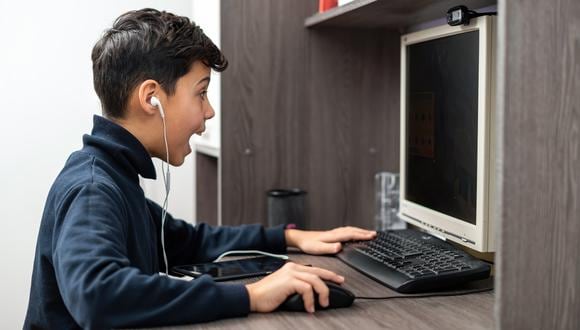 El aprendizaje basado en juegos es un enfoque que consiste en la utilización de dinámicas de juegos o videojuegos como herramientas lúdicas que pueden apoyar el aprendizaje de los estudiantes. (Foto: frimufilms, Freepik)