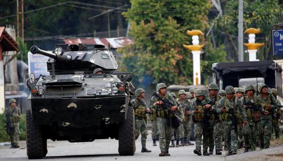 Los soldados de Filipinas avanzan sobre la localidad de Marawi para arrebatársela al Estado Islámico. (Reuters).