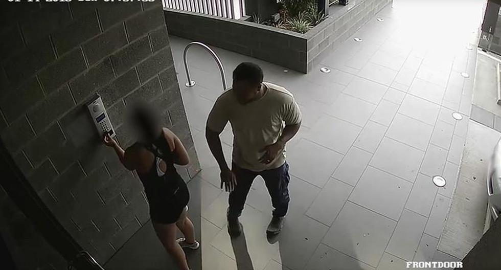 Una joven ha sufrido acoso sexual en la puerta de su casa por parte de un desconocido, informa medios locales. (Foto: YouTube)