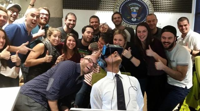Foto de Barack Obama con casco de VR generó burlas en Facebook - 6