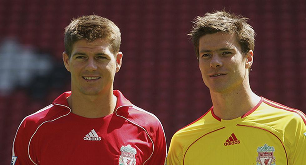Steven Gerrard y Xabi Alonso son grandes amigos y jugaron juntos en el Liverpool. (Foto: Getty Images)