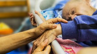 Cuidados paliativos | Autoridades firman compromiso para mejorar acceso a estos servicios