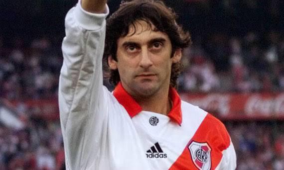 Enzo Francescoli se metió en el corazón del hincha de River Plate para siempre. (Foto: AP)