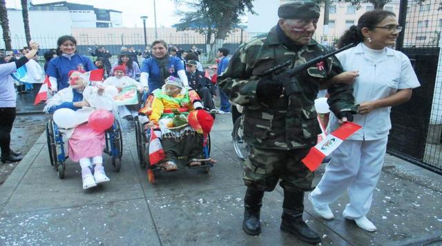 Adultos mayores del Hogar Canevaro rindieron homenaje al Perú - 1