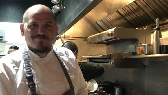 Eduardo García en la cocina de su restaurante Máximo Bistrot, uno de tres que tienen en la Ciudad de México.