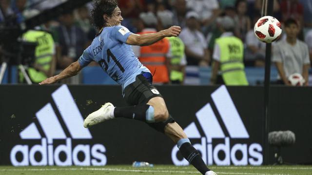 Más que un simple goleador, el uruguayo Edinson Cavani simboliza el sacrificio y la disciplina. (Foto: EFE)