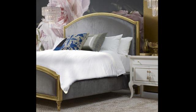 Para denotar elegancia, elige cabeceras tapizadas en terciopelo, lino o seda de tonos grises. (Foto: Hokker Furniture)