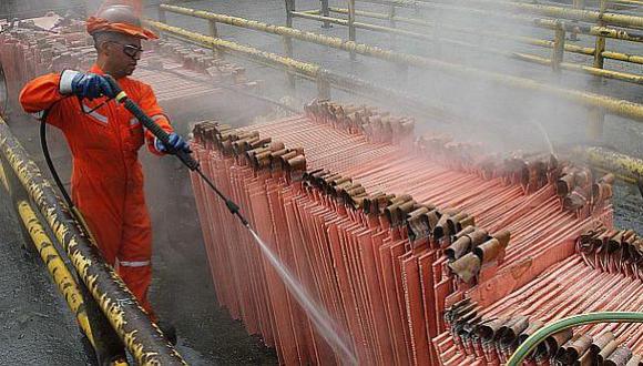 Los inventarios de cobre en depósitos registrados ante la LME se redujeron a un nuevo piso de seis meses de 128.125 toneladas. (Foto: Reuters)