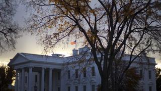 Evacúan la Casa Blanca por intruso que corría por los jardines