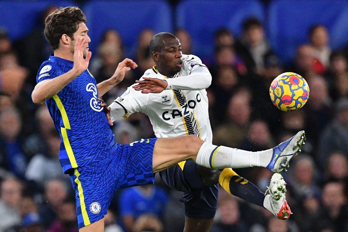 Mason Mount adelantó a los 'Blues' en Stamford Bridge, pero Jarrad Branthwaite decretó el 1-1 definitivo minutos después. (Foto: AFP)