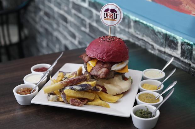 The Pillu Royal became our favorite because of the combination of flavors.  All burgers are accompanied by sauces and a serving of native fries.