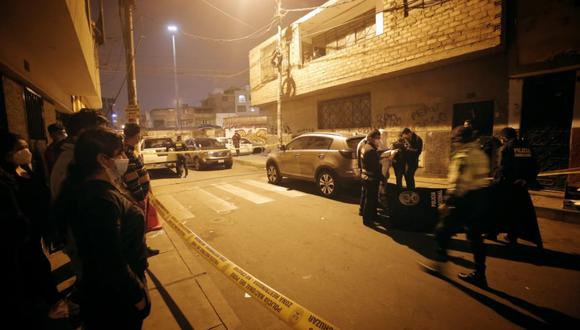 El homicidio ocurrió minutos después de las 12 de la noche del viernes, en el jirón Caucho. (Foto: César Grados /@photo.gec)