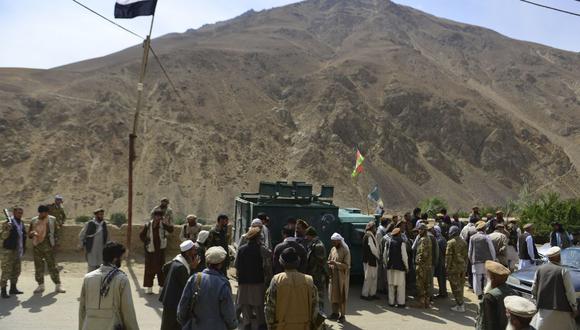 El movimiento de resistencia afgano y las fuerzas de levantamiento anti-talibanes se reúnen en el distrito de Khenj, en la provincia de Panjshir, el 31 de agosto de 2021. (AHMAD SAHEL ARMAN / AFP).
