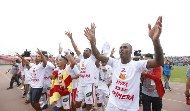 Celebración de Atlético Grau y Deportivo Llacuabamba por el ascenso a primera. (Fotos: Violeta Ayasta / GEC)