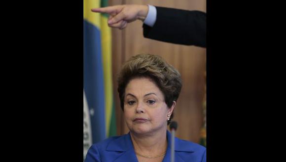 Brasil: El 68% culpa a Rousseff por corrupción en Petrobras