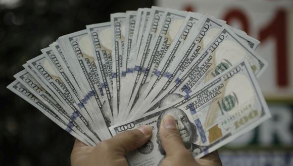 ¿Qué está pasando con el dólar en Colombia y por qué se aproxima a los 5 mil pesos?