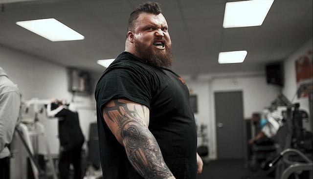 Con 31 años, Eddie Hall decidió darle mayor importancia a su salud y cambió radicalmente su estilo de vida y rutina de ejercicios. (Foto: Instagram @eddiehallwsm)