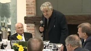 En el 2012 Mujica le deseó a Blatter largos años y larga vida