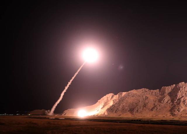 Según la agencia de prensa iraní Fars, se usaron dos tipos de misiles: Zolfaghar (de 750 km de alcance) y Qiam (de 800 km). No precisaron desde dónde se dispararon. (@PressTV)