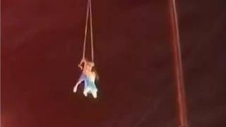 Horror en China: una trapecista cayó al vacio y murió durante un show en vivo | VIDEO