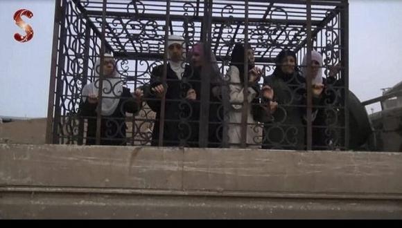 Siria: grupos rebeldes usan a civiles enjaulados como escudos