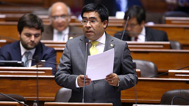 Alberto Oliva reemplazará a Guido Lombardi en Comisión de Ética