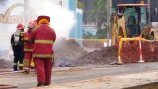 San Miguel: bomberos atienden fuga de gas por rotura de tubería