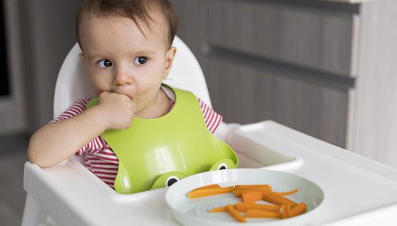A qué edad debo darle de comer alimentos sólidos a mi bebé?, Academia  Estadounidense de Pediatría (AAP), HOGAR-FAMILIA